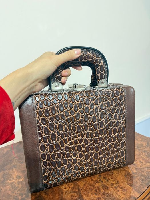 Кожаная сумка...