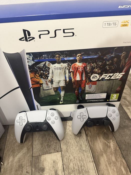 Vand PS5-1tb cu doua manete plus Fc26
