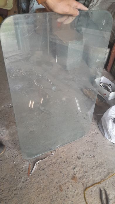 Продам стекло машинный 2шт