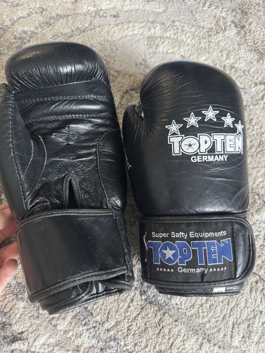 Боксерские перчатки