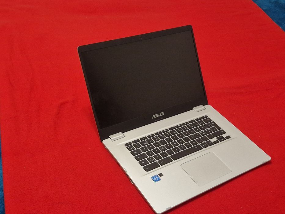 Laptop Asus cu probleme la display