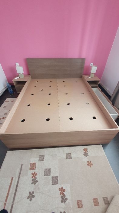 Pat Matrimonial cu tot cu saltea+2 noptiere, 160×200