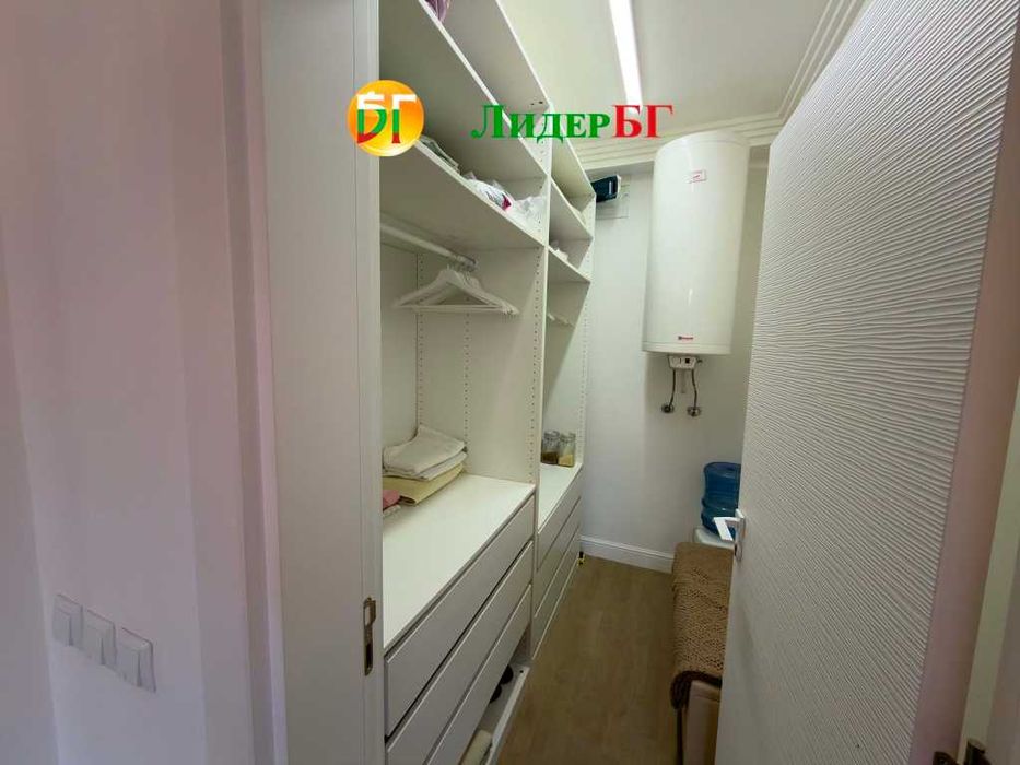 Тристаен апартамент с гледка към басейна в Аргищ Партез