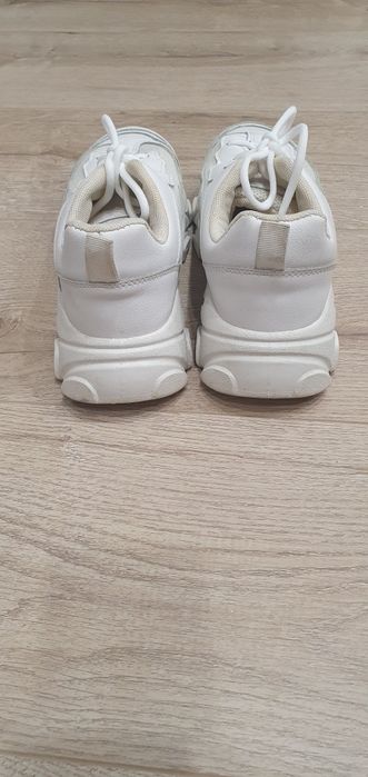 Продам кроссовки