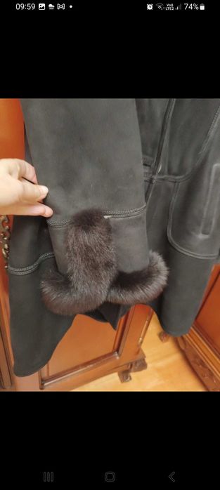 Haina piele naturala de miel cu guler si mansete de vulpe argintie 48