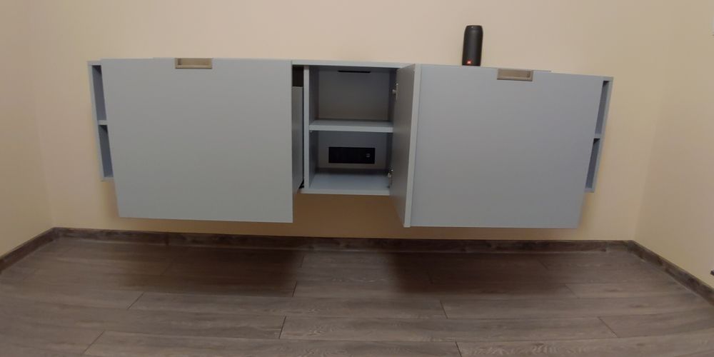 Шкаф за стена (цвят сиво-син)