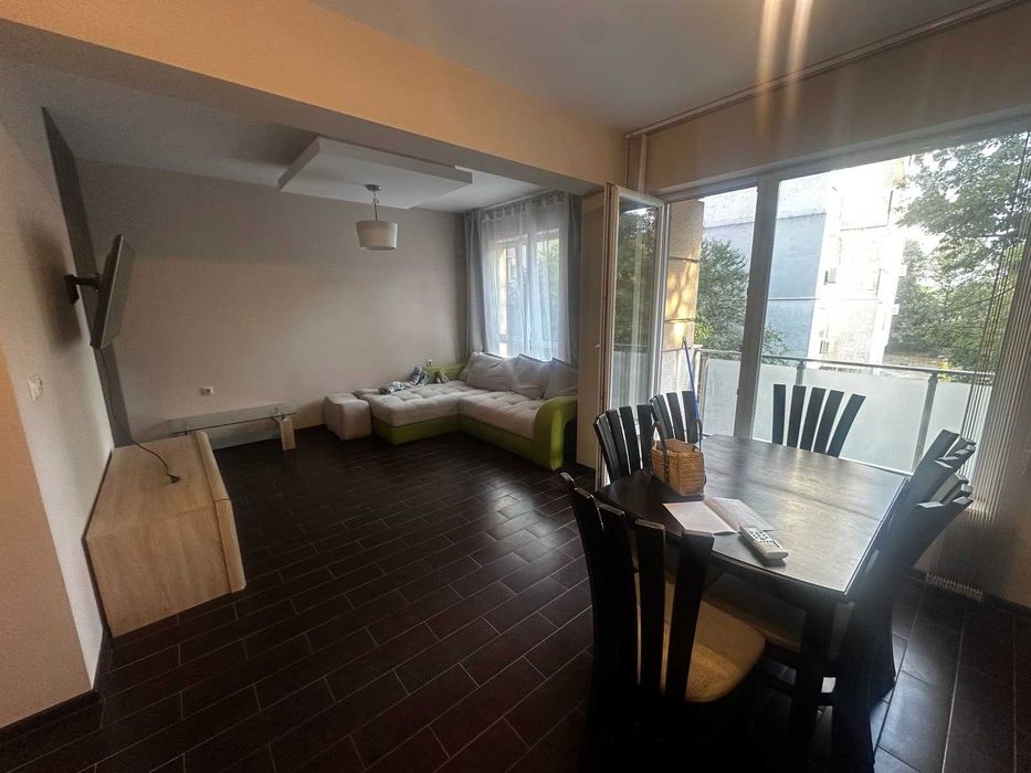 Дава се под наем Тристаен апартамент в Варна, Левски - 80 кв.м за 765 € - Снимка #2