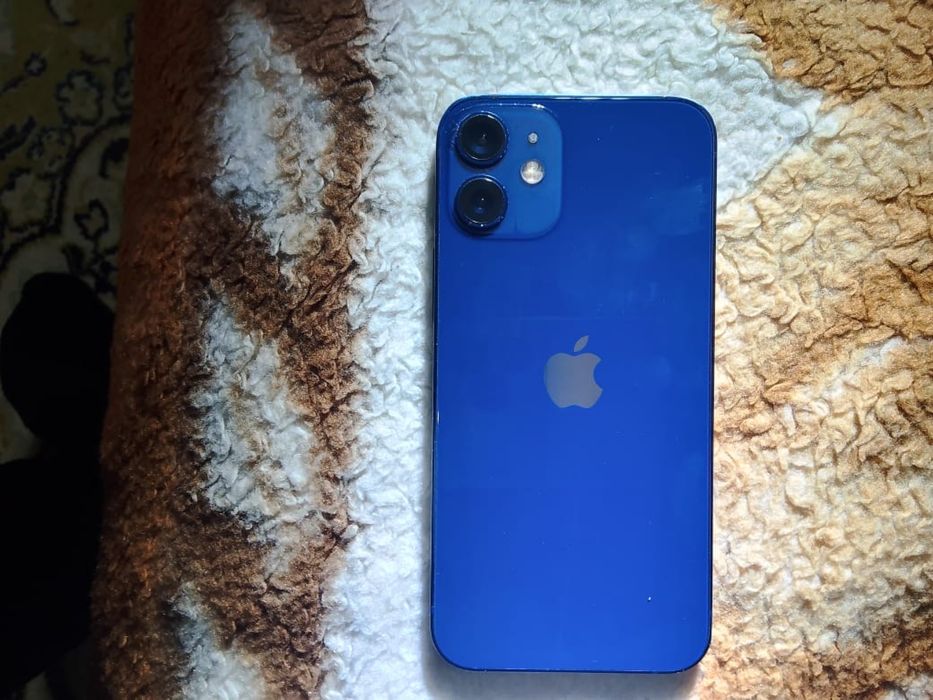 Айфон 12 мини бомен