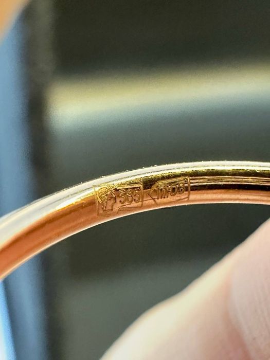 Золото  Кольцо Масса: 2,4