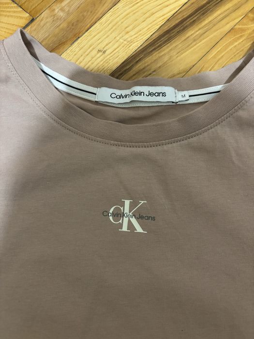 Тениски на марката Calvin Klein