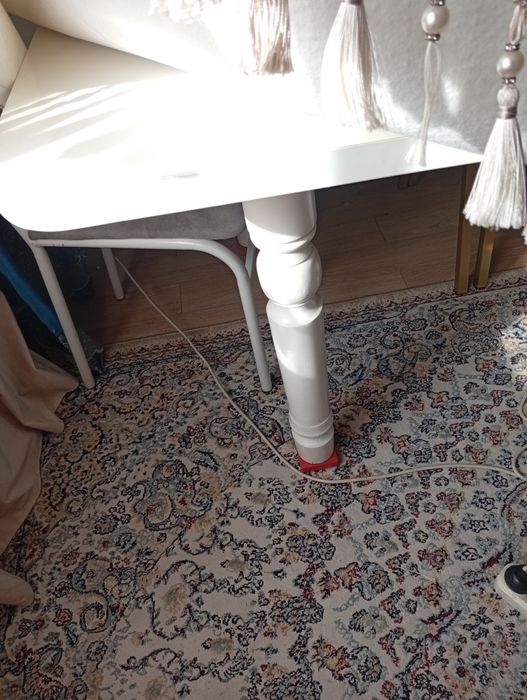 Продам белый стол