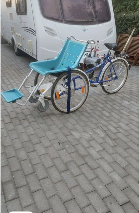 Scaun rulant cu bicicleta