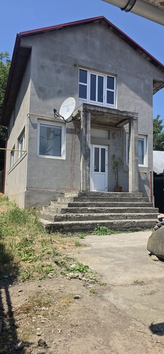 Casa +spatiu comercial in Hemeiusi
