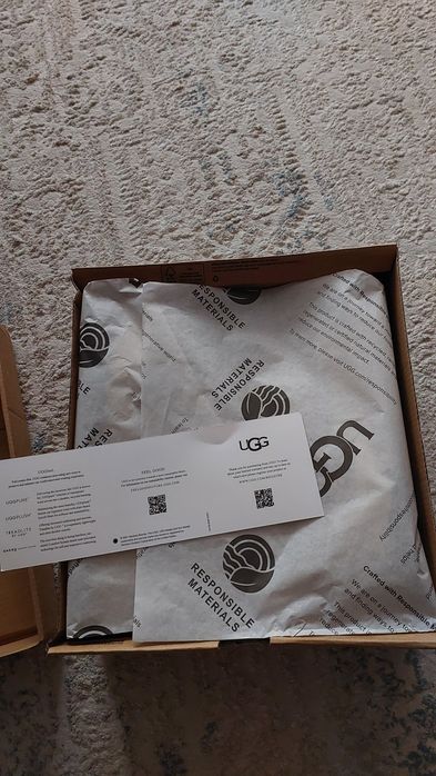 Продам ботинки UGG