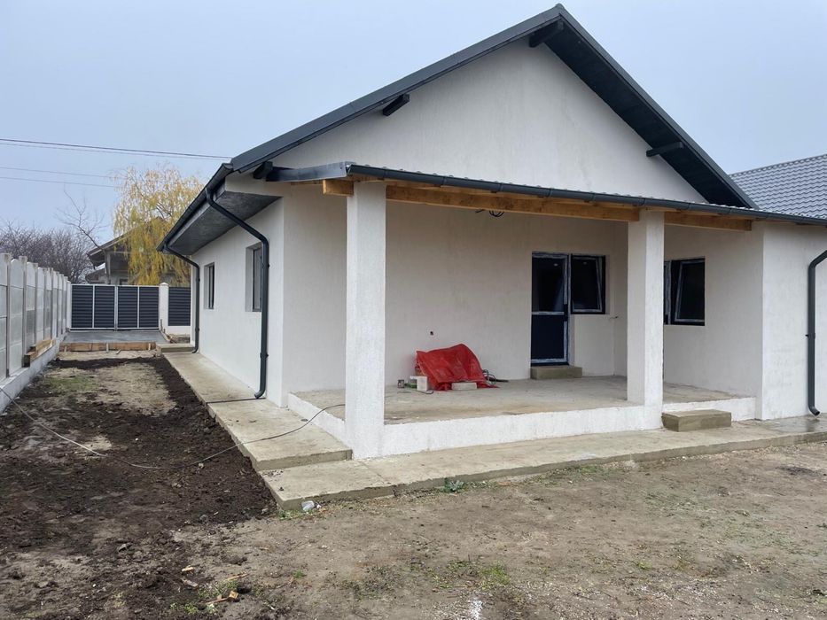Vand casa in Com. Sendreni (cartierul nou)