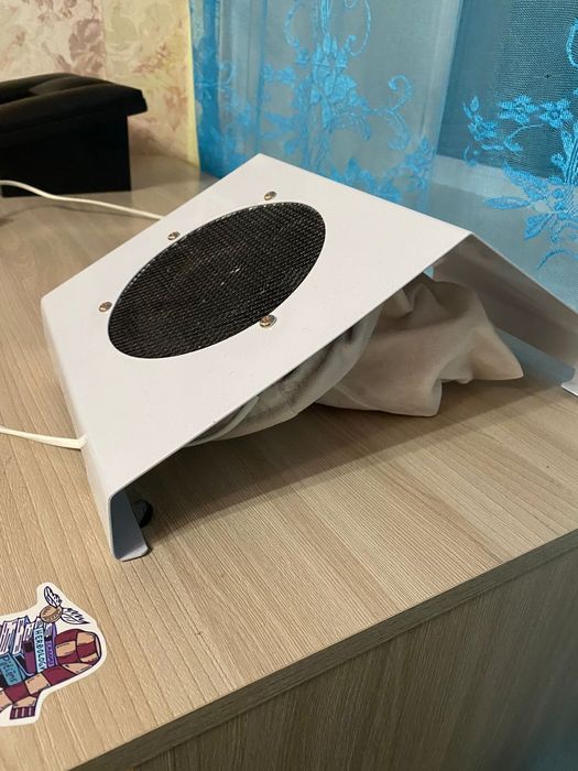 Вытяжка маникюрная настольная