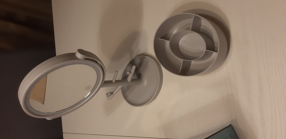 Огледало с LED осветление и поставка за бижута ДВА ЦВЯТА