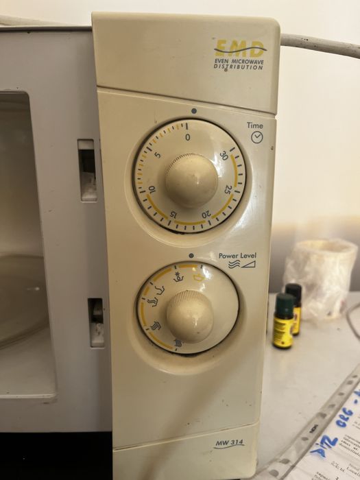 Cuptor cu microunde DeLonghi Perfecto Easy – Funcțional