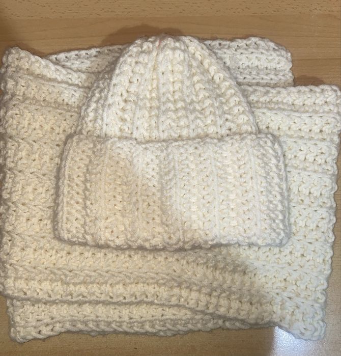 Продам комплект и шапку