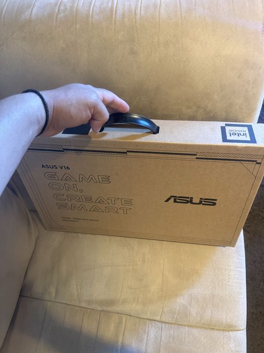 Vand laptop ASUS achizitionat de curand