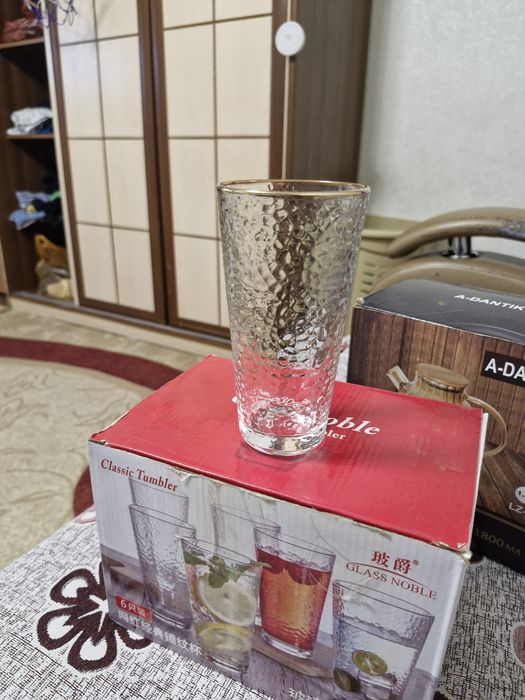 Чайник и стаканы