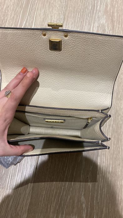 Poseta Tory  Burch piele