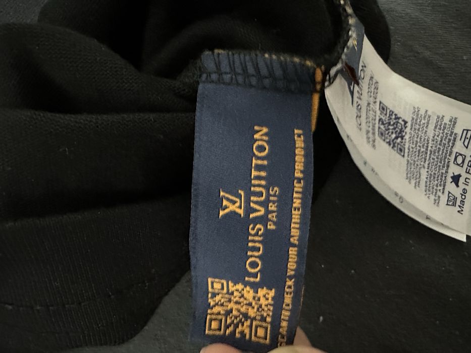 Tricou LV.            .