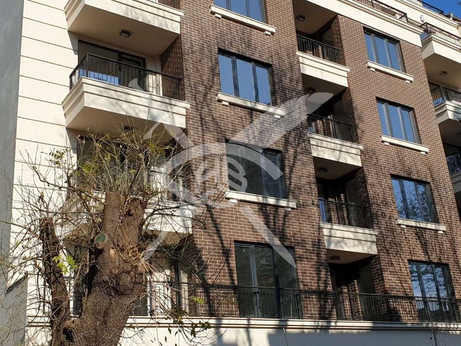 Продава се Тристаен апартамент в София, Център - 131 кв.м за 2112 €/кв.м - Снимка #1