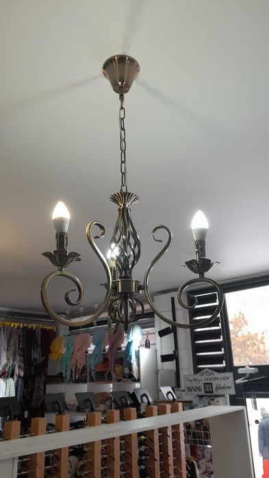 Люстра для комнаты