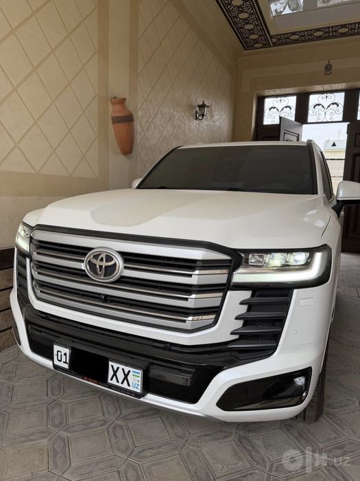 Toyota Land Cruiser 300 Hybrid 2026 |