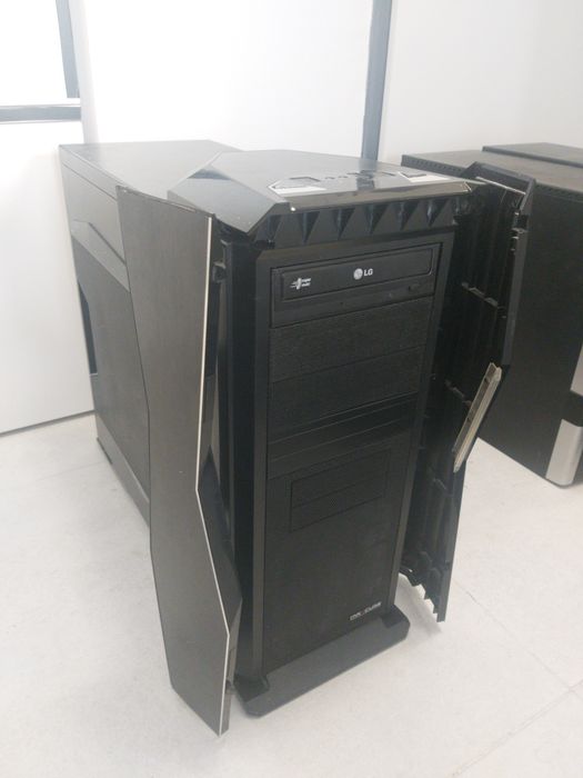 Vand Carcasa PC Gaming MAXCUBE Amoris 6010, cu design futurist.