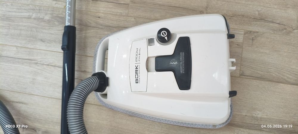 Пылесос Bork v700 работает
