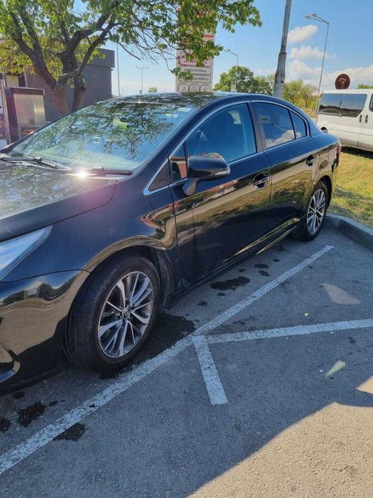 Продавам Toyota Avensis