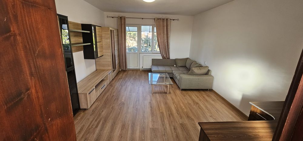 Închiriez apartament cu 2 camere