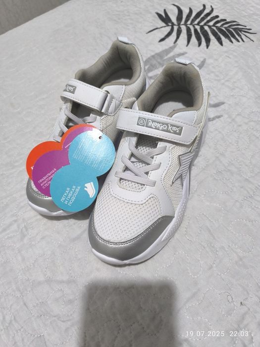 Продаются белые кроссовки! Белые! Новое!