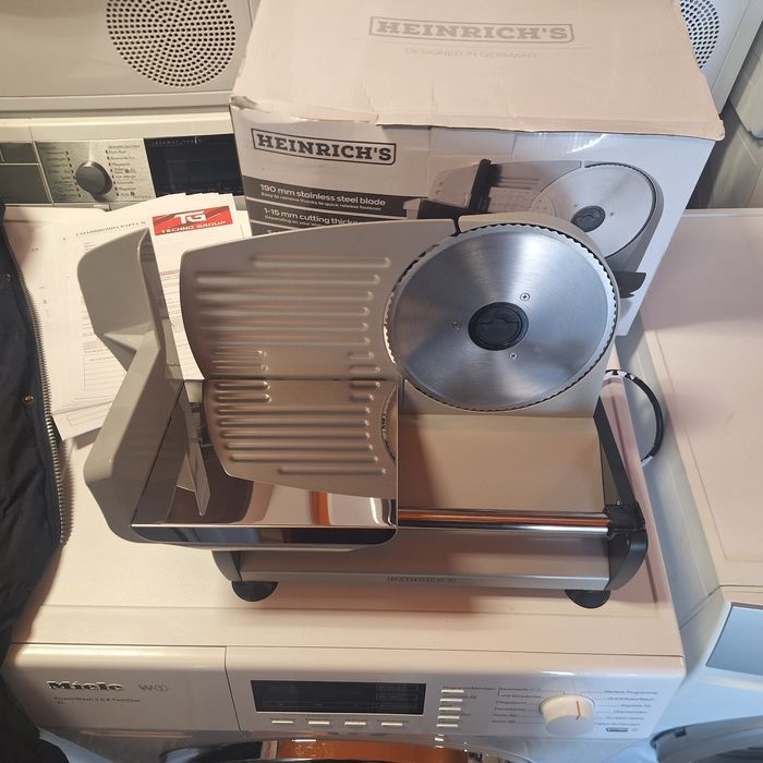 Резачка за месо,колбаси,хляб метална 200W внос от Германия