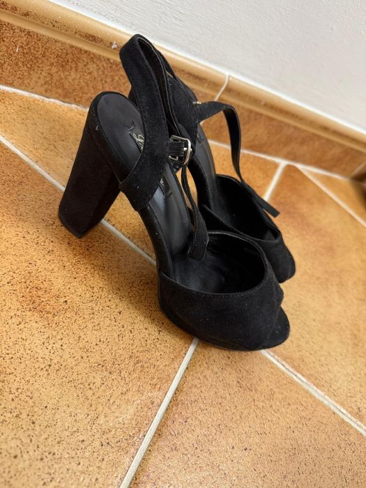 Sandale negre.  .