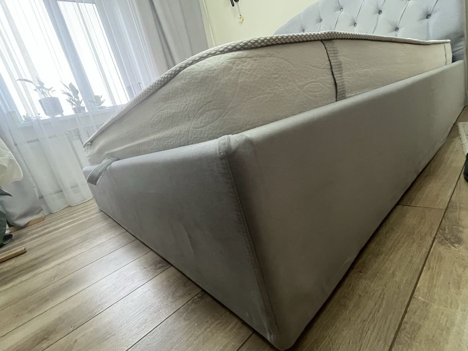 Двуспальная кровать