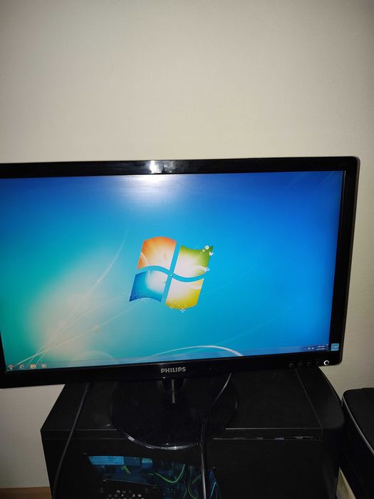 Monitor PHILIPS 226V4L 22 inchi - lcd