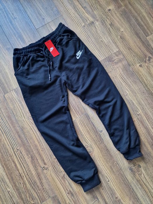 Мъжки спортен екип долнище и горнище размер S M L XL 2XL
Най-висок кла