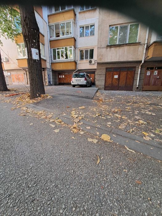 Дава се под наем Гараж / Паркомясто в Плевен, Идеален център - 20 кв.м за 127.5 € - Снимка #3