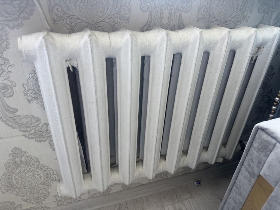 Продаю чугунную батарею