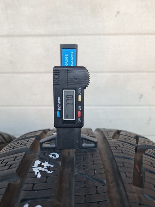 Зимни гуми 4 броя PIRELLI SottoZero 235 55 R17 дпт 2918