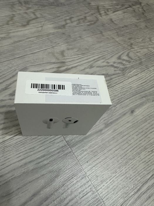Продам наушники AirPods 4