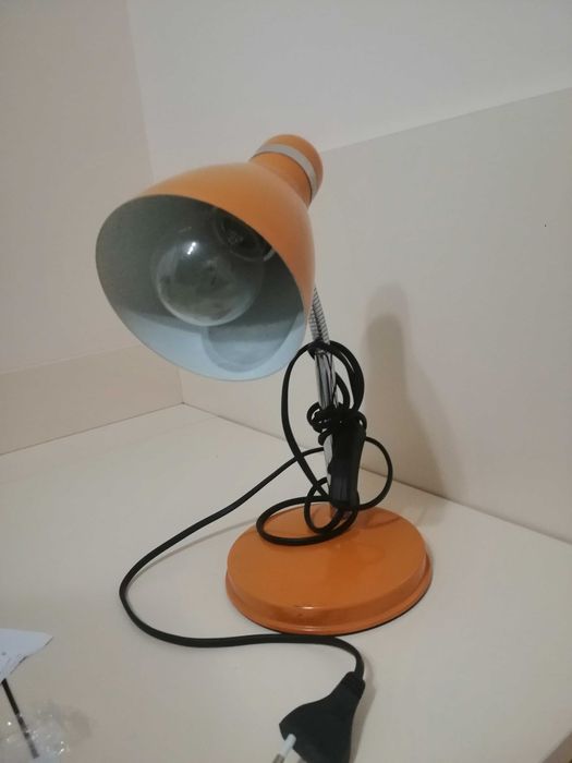Настолна лампа , оранжева Настолна лампа