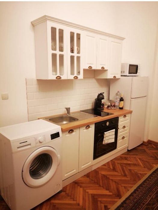 Inchiriez apartament in Casa centrul Careiului complet  echipat+parca privata in curtea cladiri