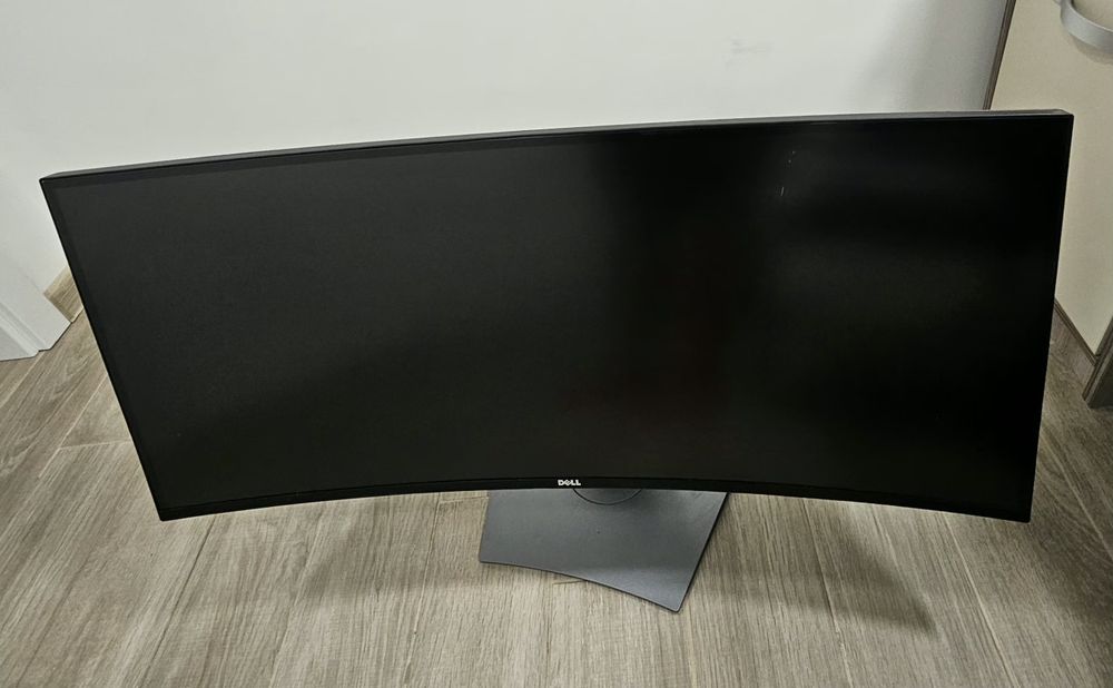 Monitor curbat Dell