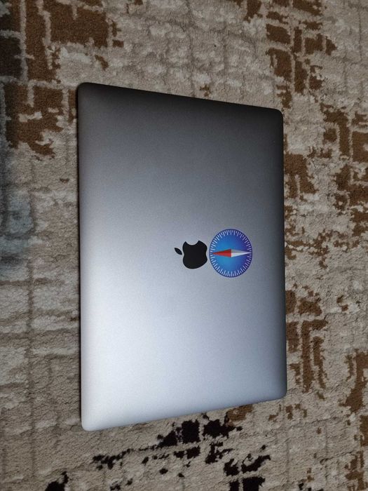 MacBook Pro A1707  (2017) touchbar i7 7700HQ 15.4"  Retina 2880x1800 (2.8K)