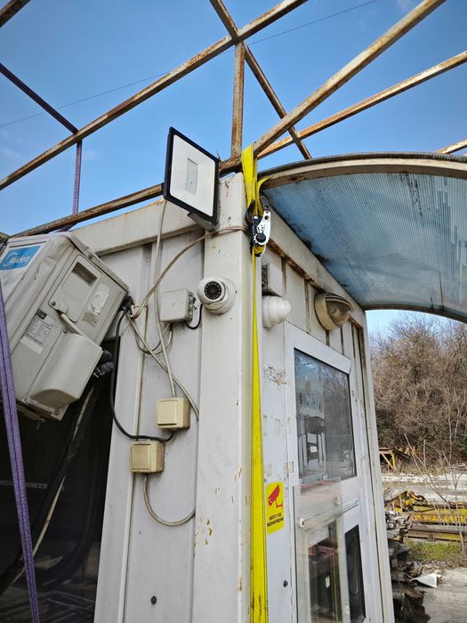 Охранителна кабина с оборудване