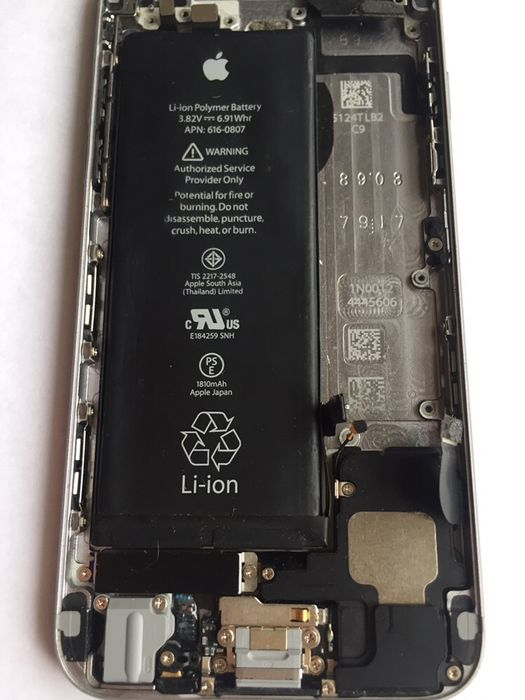 Продавам заден корпус от iPhone 6